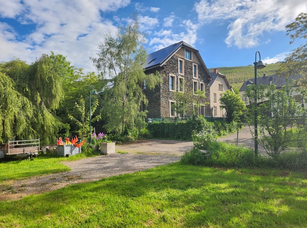 Haupthaus Metschert 54 und Physiopraxis